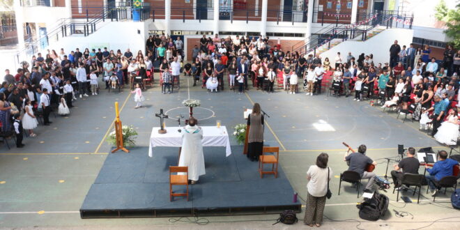 Celebración de Bautizos en el Colegio San Luis Beltrán