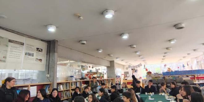 Estudiantes de II ciclo destacados reciben reconocimiento Estudiantes de II ciclo destacados reciben reconocimiento