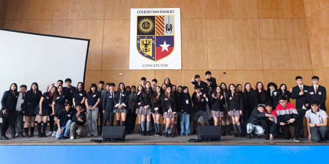 Estudiantes del CSLB participan en Coloquio “Juventudes en Movimiento”